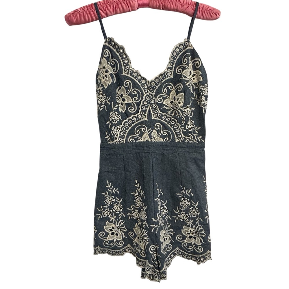 Chicwish‎ Embroidered Scalloped Romper Womens Xs